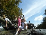 Фото дети играют на танке