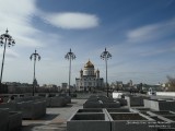 Фото вид Храма Христа Спасителя в апреле на фоне голубого неба